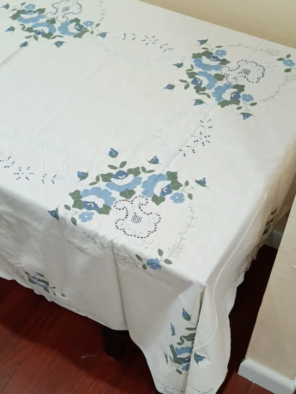 Embroidered White Floral Rectangular Tablecloth, 54